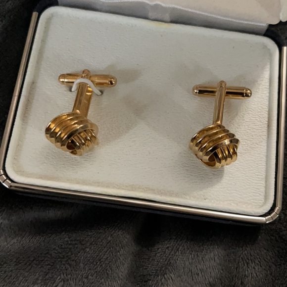 Meeting Street Gold Knot Cuff Links - Picture 2 of 5